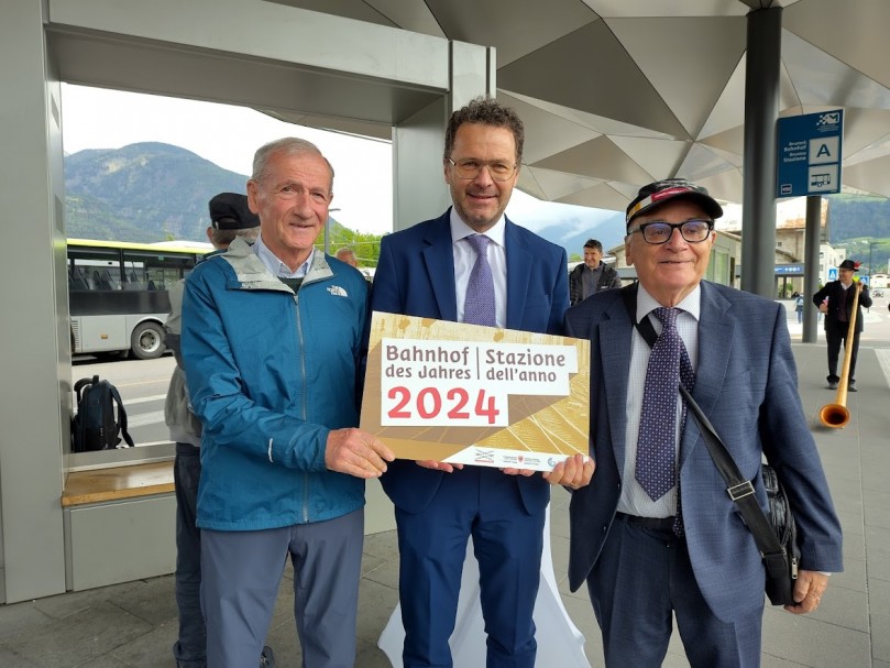 Arthur Scheidle (Juryvorsitzender und Vizepräsident Verein Freunde der Eisenbahn, Roland Griessmair (Bürgermeister Bruneck), Walter Weiss (Präsident Verein Freunde der Eisenbahn)
